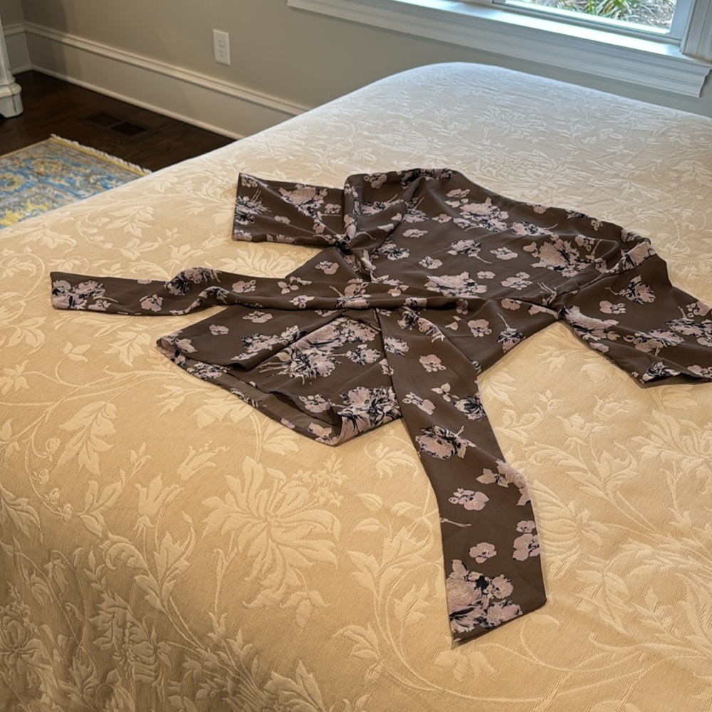 New condition floral tie blouse - Picture 6 of 8
